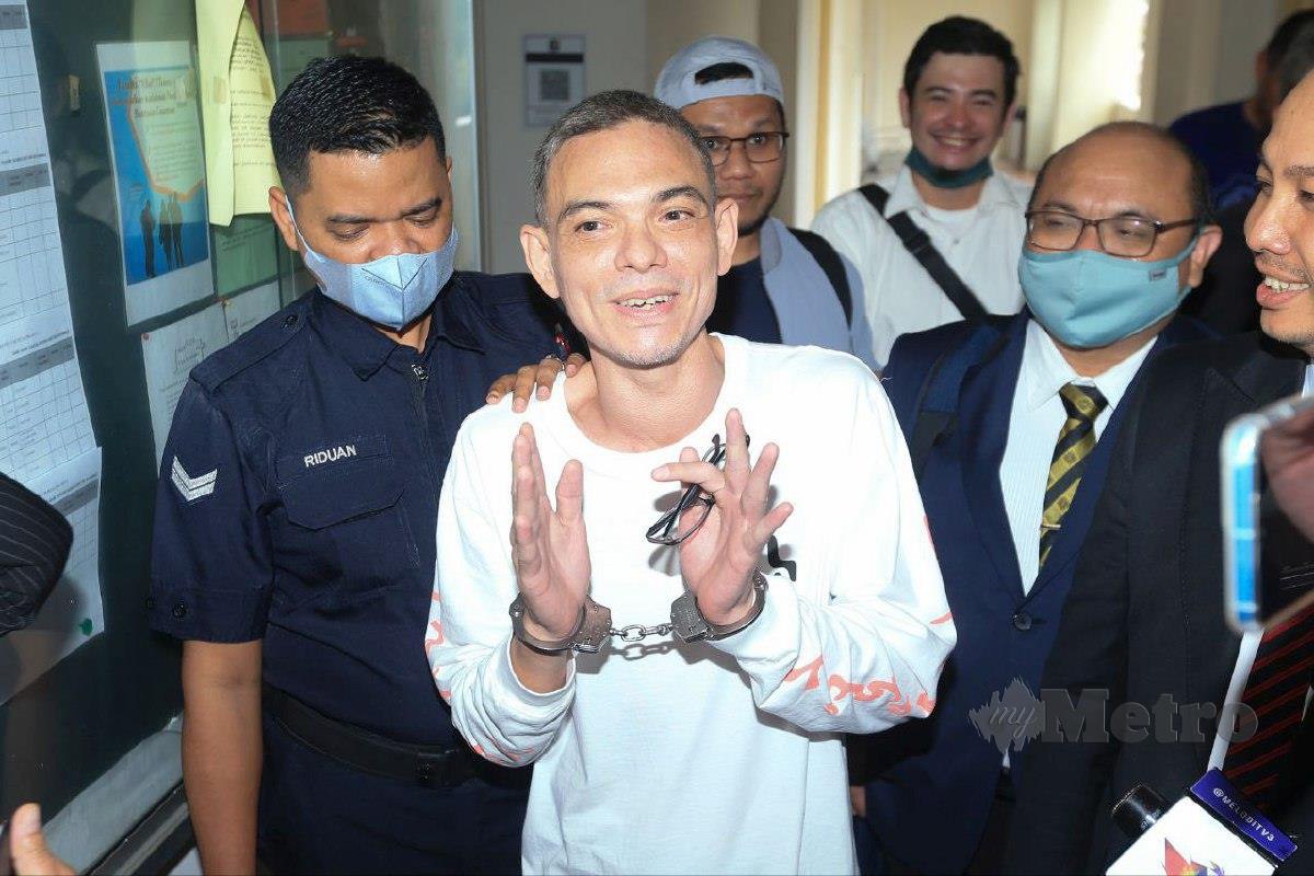 Yasin di mahkamah Petaling Jaya bagi keputusan representasi mengenai kes pertuduhan dadah yang dihadapi oleh beliau hari ini. FOTO GENES GULITAH