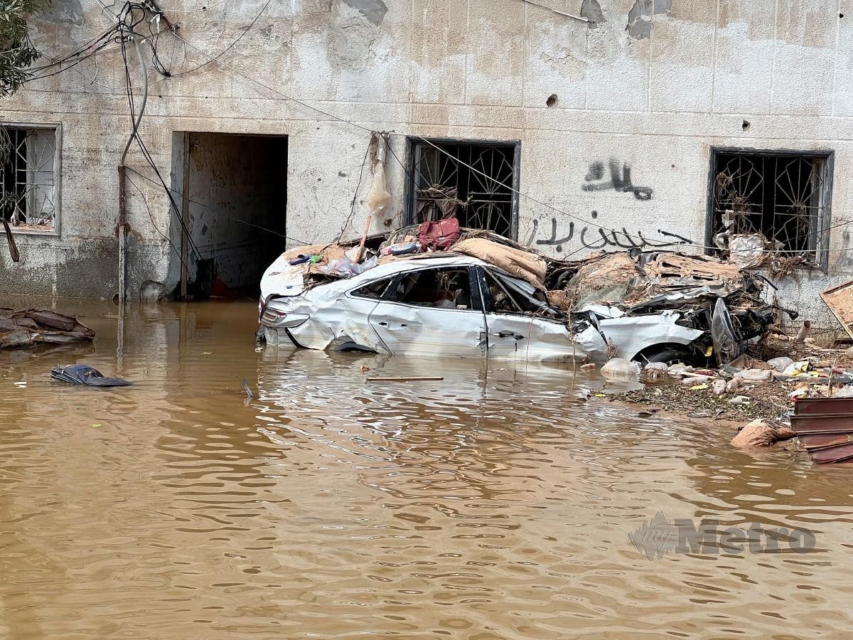 KEADAAN banjir besar yang berlaku di Derna, Libya. FOTO Reuters