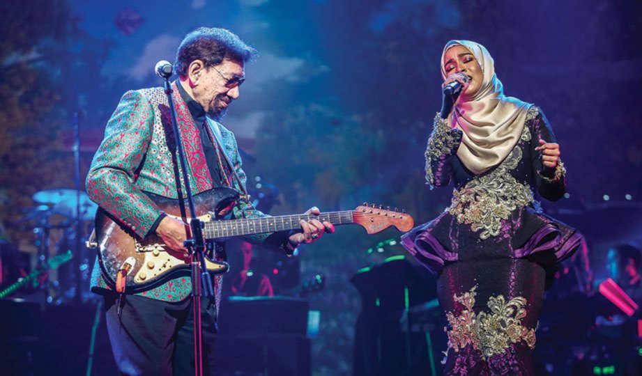 A Rahman berduet dengan Amira menerusi lagu Bahagialah Hendaknya dan Tak Mengapa.