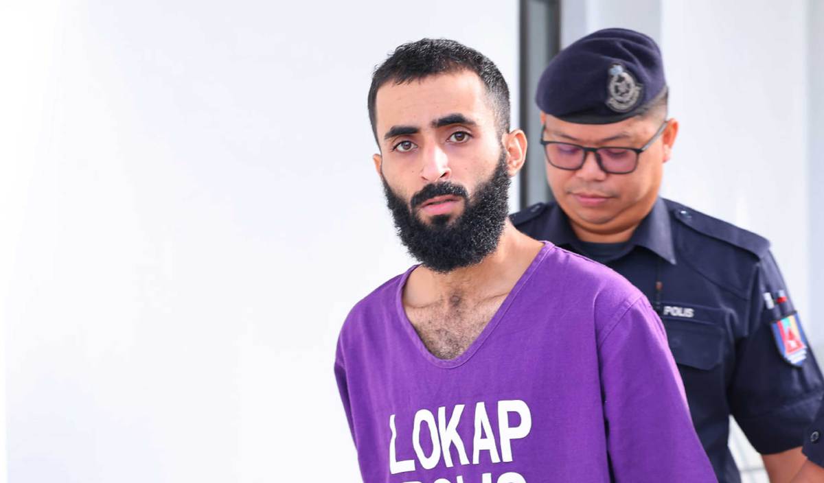 ABDUL Aziz berdepan hukuman mati selepas didakwa di Mahkamah Sesyen Sepang atas tiga pertuduhan mengedar dadah jenis kanabis lebih 200 kilogram. FOTO BERNAMA