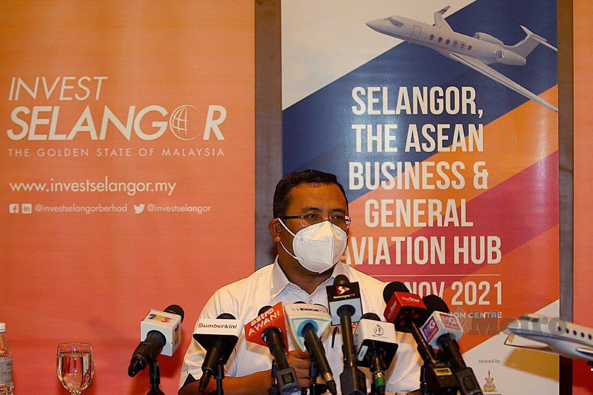 Amirudin Shari pada sidang media selepas Pelancaran Selangor Aviation Show 2021 di The Saujana Hotel Kuala Lumpur, Shah Alam. FOTO FAIZ ANUAR