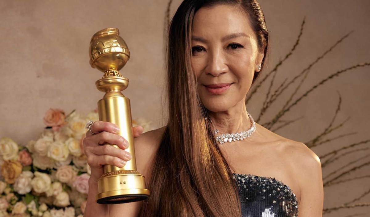 MICHELLE Yeoh tunggu empat dekad genggam trofi Anugerah Golden Globe. FOTO Instagram goldenglobes