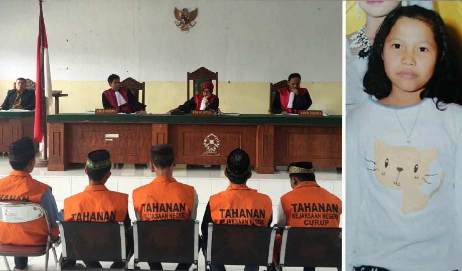 Lima daripada 14 lelaki yang didapati bersalah merogol dan membunuh pelajar 14 tahun, Yuyun (gambar kanan) duduk di depan panel hakim di Curup, Bengkulu, menanti hukuman dijatuhkan hari ini. - Foto REUTERS