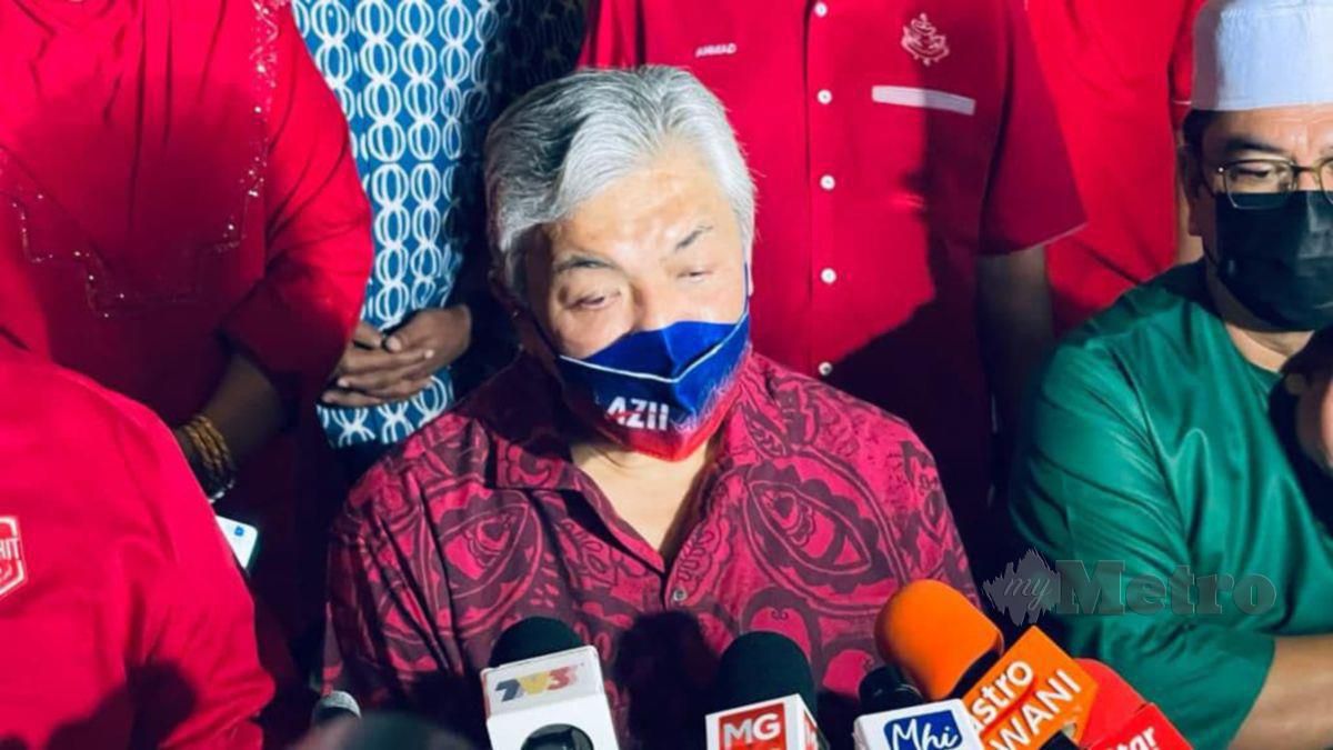 Ahmad Zahid pada sidang media selepas melancarkan Jentera PRN UMNO Melaka di Kampung Pulau, Masjid Tanah, hari ini, FOTO AMIR MAMAT