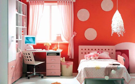 SUSUNAN katil dan perabot lain paling sesuai dirapat ke dinding jika ruang sempit.