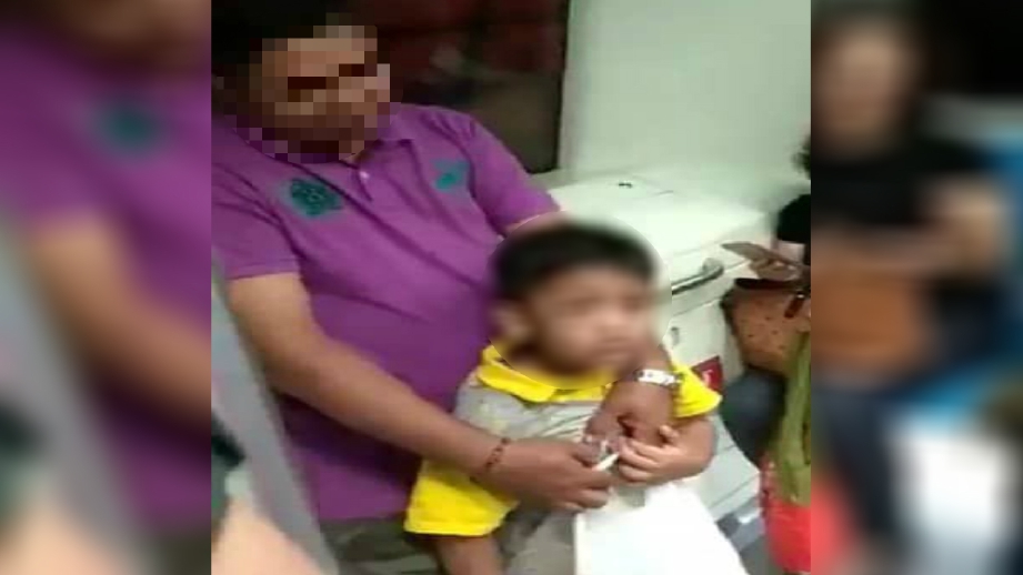 VIDEO tular menunjukkan kanak-kanak lelaki dalam keadaan mata lebam bersama seorang lelaki dipercayai warga asing di Stesen MRT Bukit Bintang menuju ke Stesen MRT Maluri. FOTO IHSAN PEMBACA