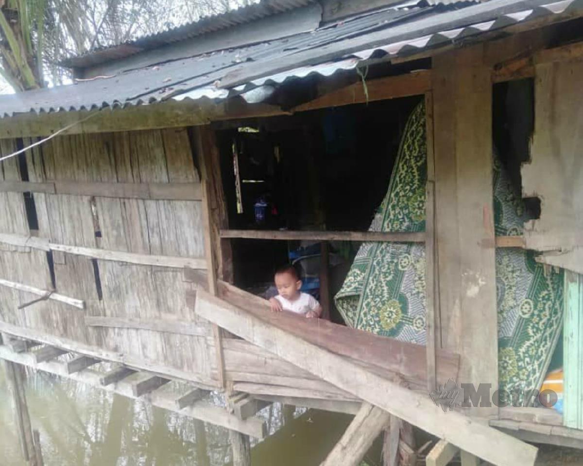 KEADAAN rumah Mat Zaid di Kampung Jelaping, Gua Musang. FOTO RAMLI IBRAHIM
