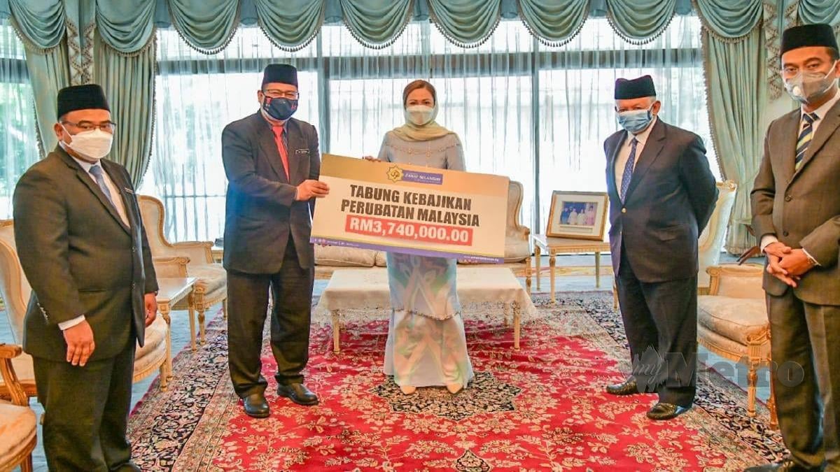TENGKU Permaisuri Norashikin hadir pada majlis simbolik penyerahan sumbangan zakat sebanyak RM3.74 juta kepada Tabung Kebajikan Pesakit LZS di 18 buah hospital dan institusi perubatan. FOTO Ihsan LZS