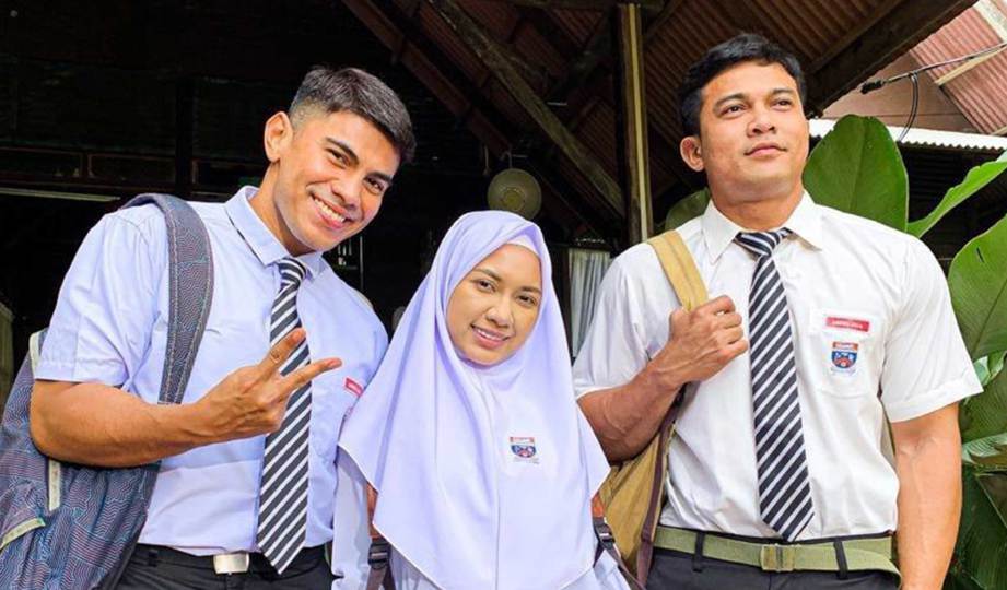 AZREL (kiri), Zara Zya dan Saharul Ridzuan bawa watak pelajar sekolah menengah dalam Korban Kasih.