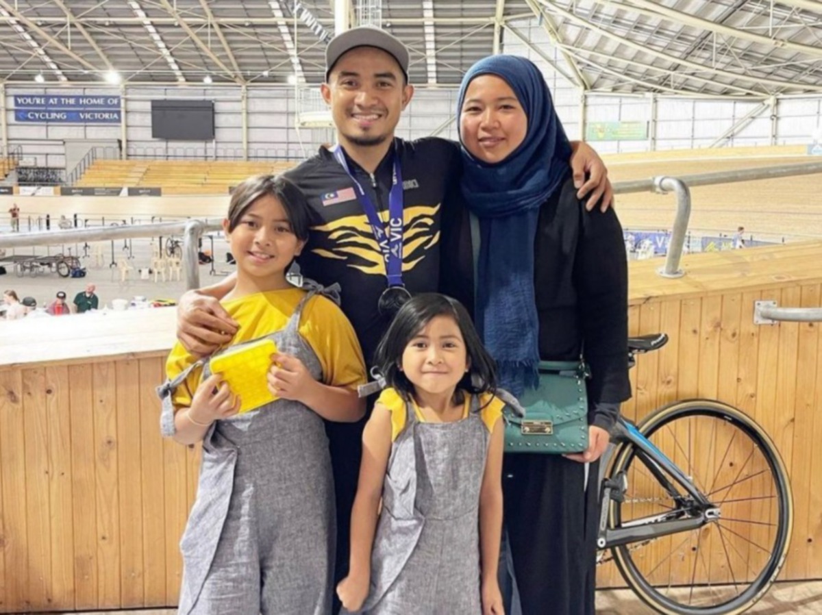 Azizul bersama isteri dan anaknya. FOTO Instagram azizulhasniawang