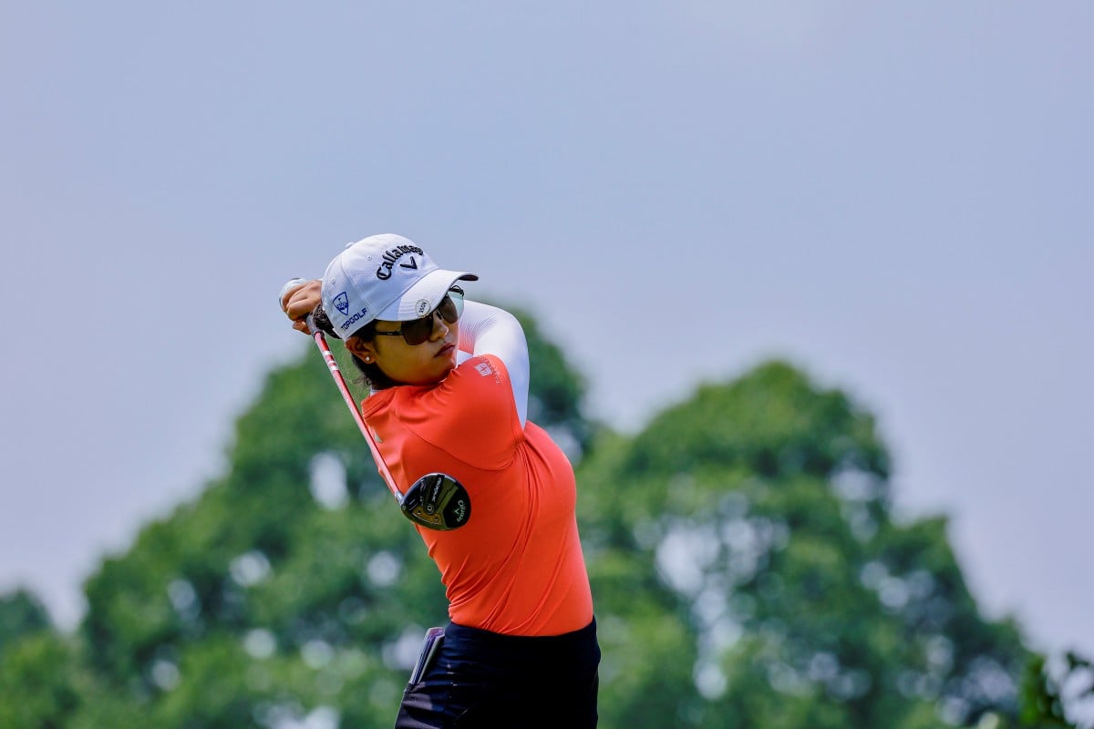 AKSI Rose Zhang pada Kejohanan Golf Maybank 2023 di Kuala Lumpur Golf & Country Club (KLGCC), Bukit Kiara, hari ini. FOTO BERNAMA