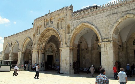 MASJID al-Aqsa dibanjiri umat Islam terutama pada hari Jumaat dan bulan Ramadan.