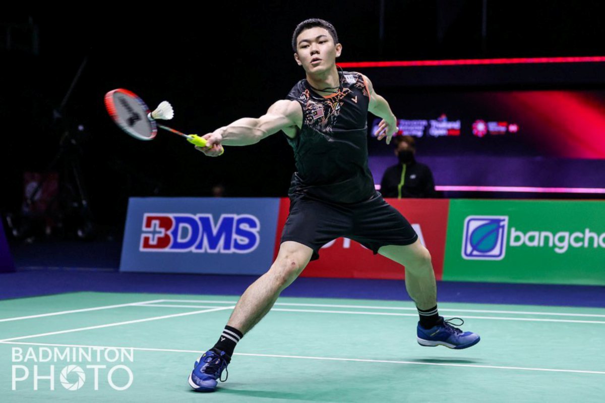 ZII Jia berhempas pulas tewaskan Shi Feng. FOTO Badminton Photo