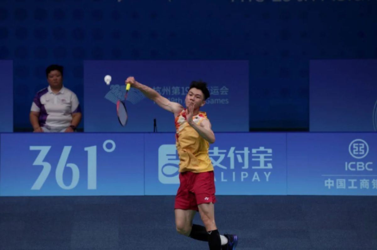Pemain badminton Malaysia, Lee Zii Jia ketika beraksi di Sukan Asia Hangzhou. NSTP/ASYRAF HAMZAH