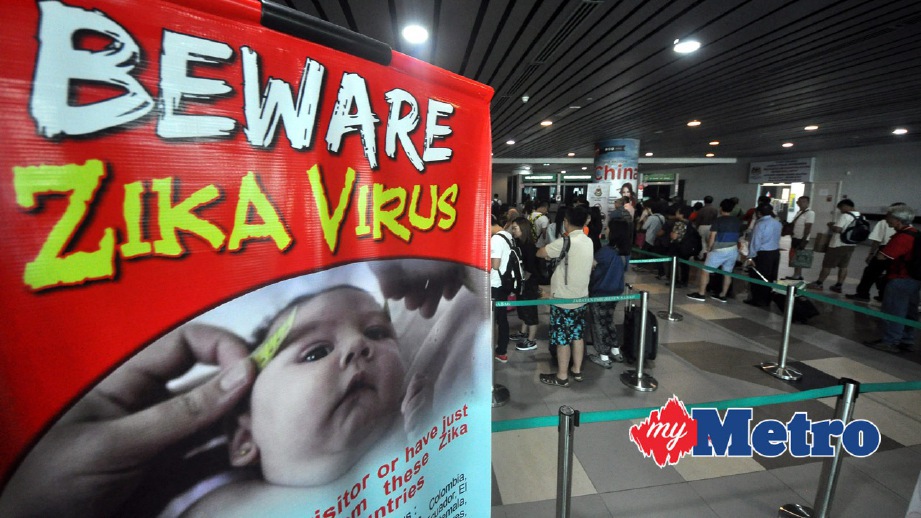 Poster mengenai virus Zika dipamer untuk memberikan kesedaran dan memaklumkan simptom jangkitan virus Zika kepada penumpang yang tiba dari penerbangan antarabangsa khususnya dari Singapura di Balai Ketibaan Penerbangan Antarabangsa, Lapangan Terbang Antarabangsa Kota Kinabalu (LTAKK). FOTO Mohd Adam Arinin (Gambar fail)