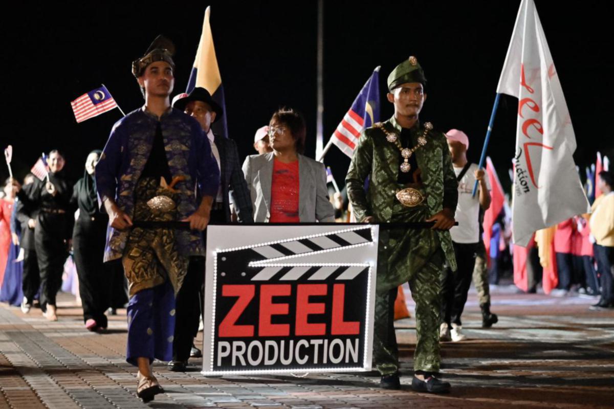 Kontinjen perbarisan dan perarakan Zeel Productions
