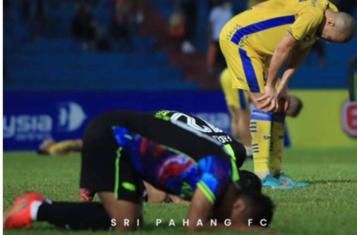 REAKSI Za’tara selepas pasukannya tewas kepada Melaka United. FOTO Sri Pahang FC