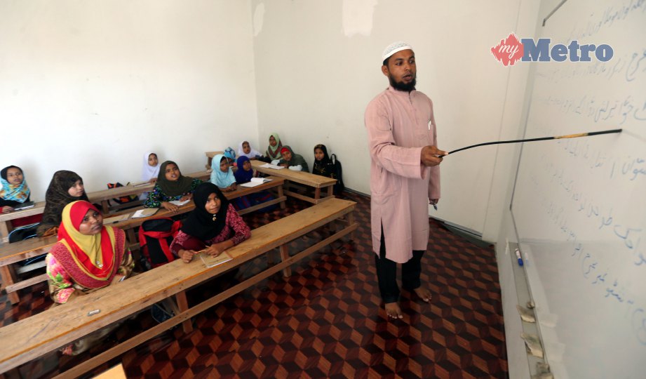 AHSANUL mengajar subjek agama termasuk al-Quran dan adab.  FOTO Rasul Azli Samad